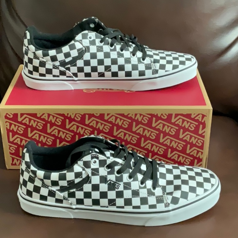 NWOT MENS VANS SHOES